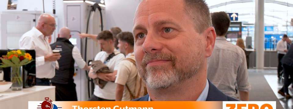 ZERO Quick Talk mit Thorsten Gutmann @ IAA Transportation 2026
Tim-Oliver Frische, ZERO-Chefredakteur im ZERO Quick Talk mit Thorsten Gutmann, Projektleiter bei KRAVAG Truck Charging auf der IAA Transportation 2026 in Hannover.