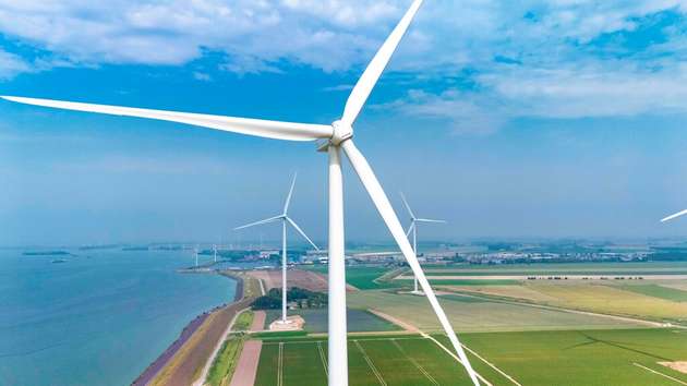 Der Onshore-Windpark Karolinapolder am Volkerak bei Dinteloord.