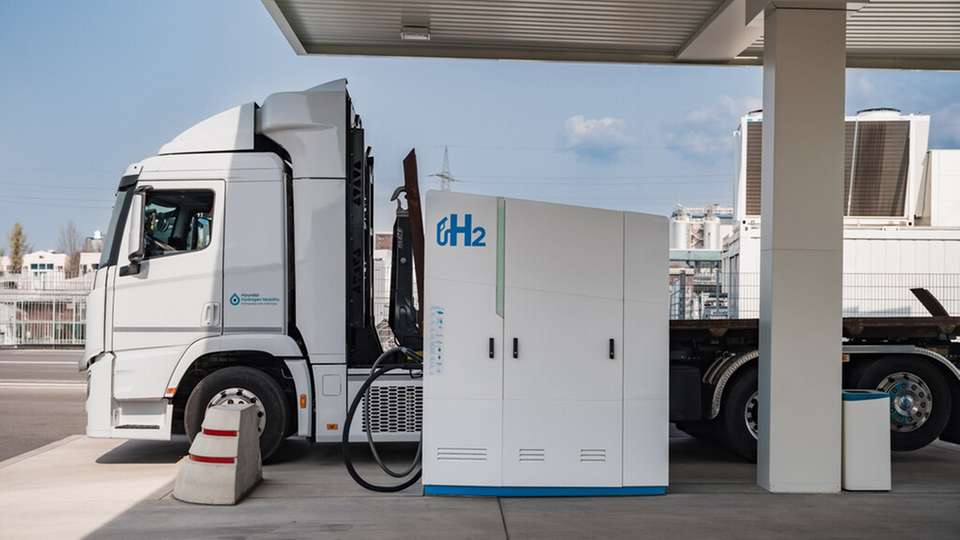 Moderne Betankungstechnik sorgt für eine schnelle Versorgung von Nutzfahrzeugen mit Wasserstoff. 