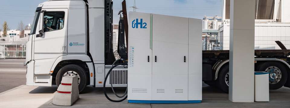Moderne Betankungstechnik sorgt für eine schnelle Versorgung von Nutzfahrzeugen mit Wasserstoff. 